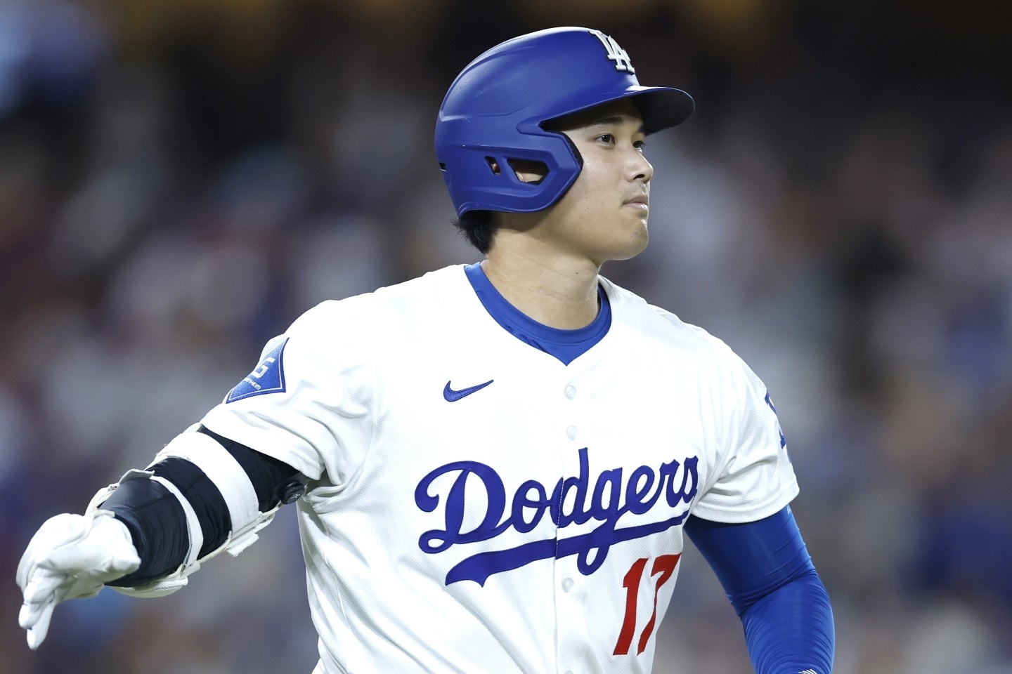 カーショウの黒星を消す52号３ラン本塁打を放った大谷。(C)Getty Images