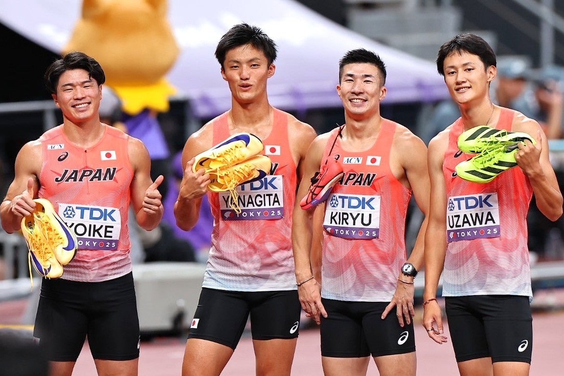 予選突破を果たしたリレー侍の４選手。写真：梅月智史（THE DIGEST写真部）
