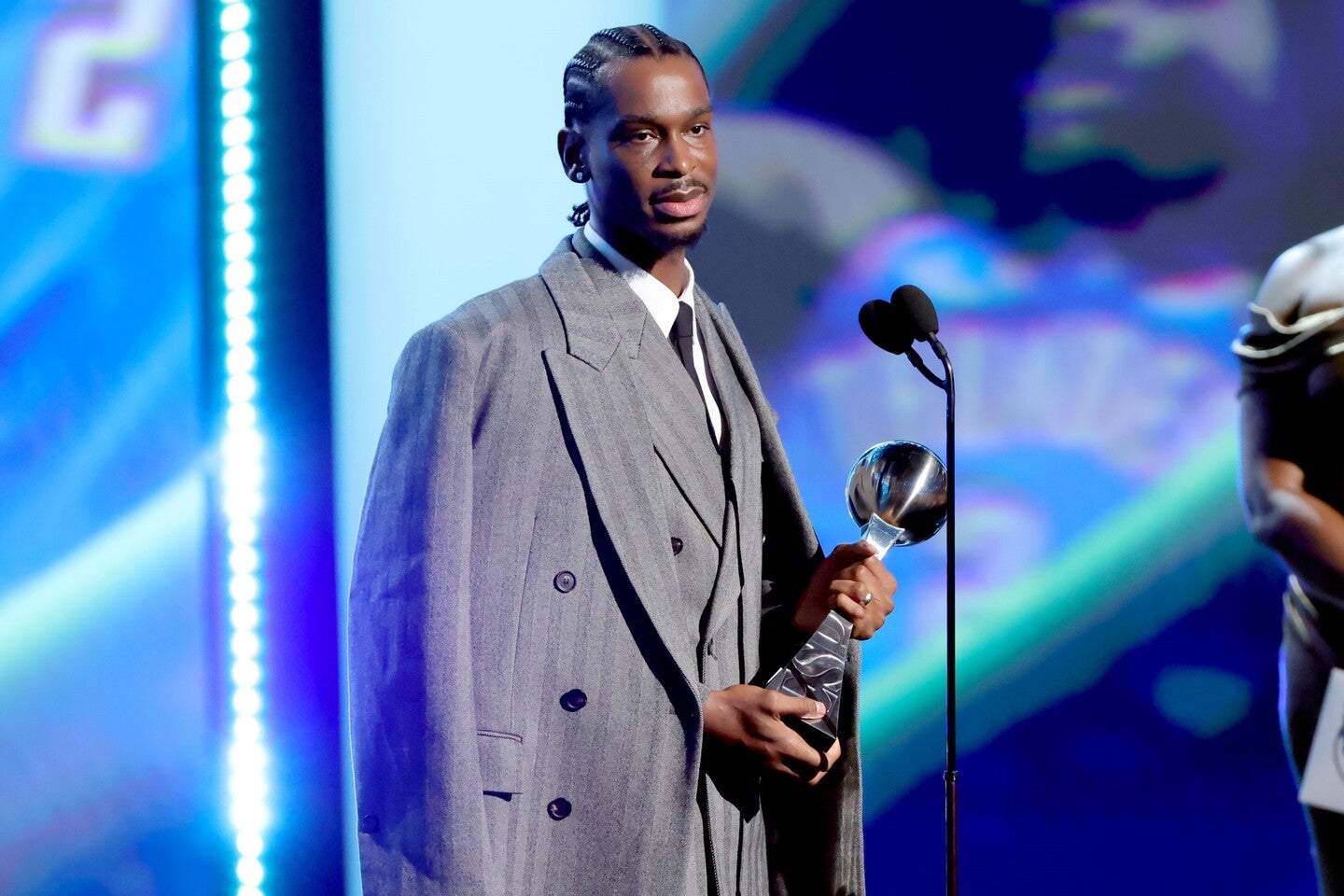 ファッションリーダーとして知られるSGAは、後輩たちの服も世話しているようだ。(C)Getty Images