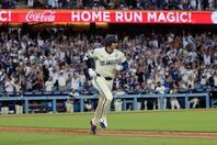 熱狂的なファンがドジャー・スタジアムの熱気をいっそう高めている。(C) Getty Images