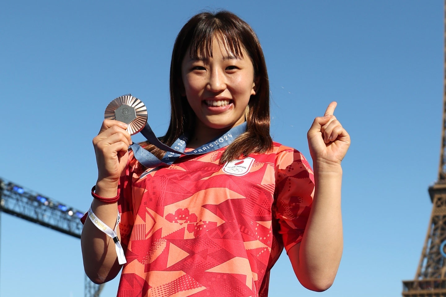 パリ五輪で銅メダルを獲得した須﨑。バキバキの腹筋姿をチラ見せした。(C) Getty Images