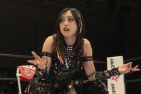 『ラヴィット！』の番組内で羽南と10分一本勝負を行なった上谷。写真：橋本宗洋