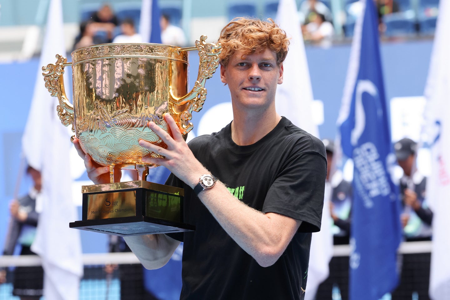 中国オープンで２年ぶり２度目の優勝を飾ったシナー。新鋭のティエンを寄せ付けなかった。(C)Getty Images