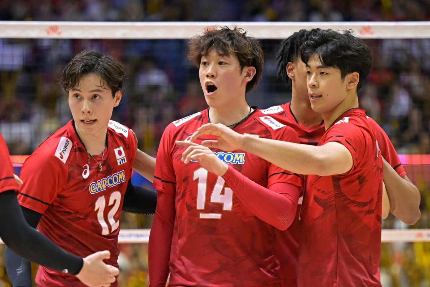 日本代表の主将を務める14番の石川（中央）。写真：金子拓弥（THE DIGEST写真部）
