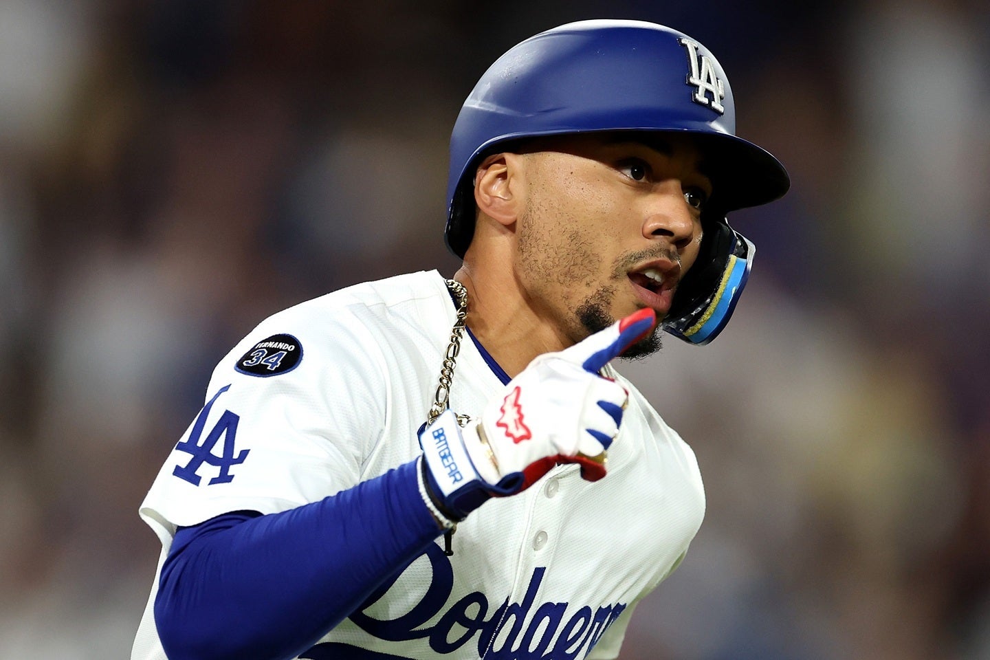 レッズとのワイルドカード・シリーズでは打率６割を超える活躍を見せたベッツ。(C) Getty Images