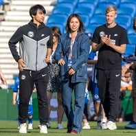 三笘（左）との結婚後、英国に拠点を移した剱持クリア（中央）。久々の国内大会出場で存在感を示した。(C)REX/AFLO