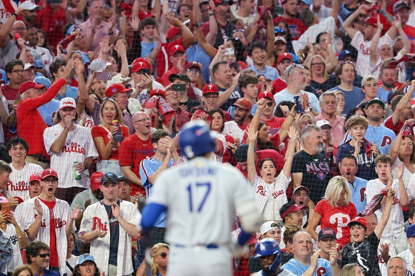 大谷が三振を喫するとフィリーズファンは大歓声。しかし試合終盤には球場全体が静かに…。(C) Getty Images