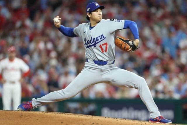 フィリーズ戦で力投し、勝利投手になった大谷。(C)Getty Images