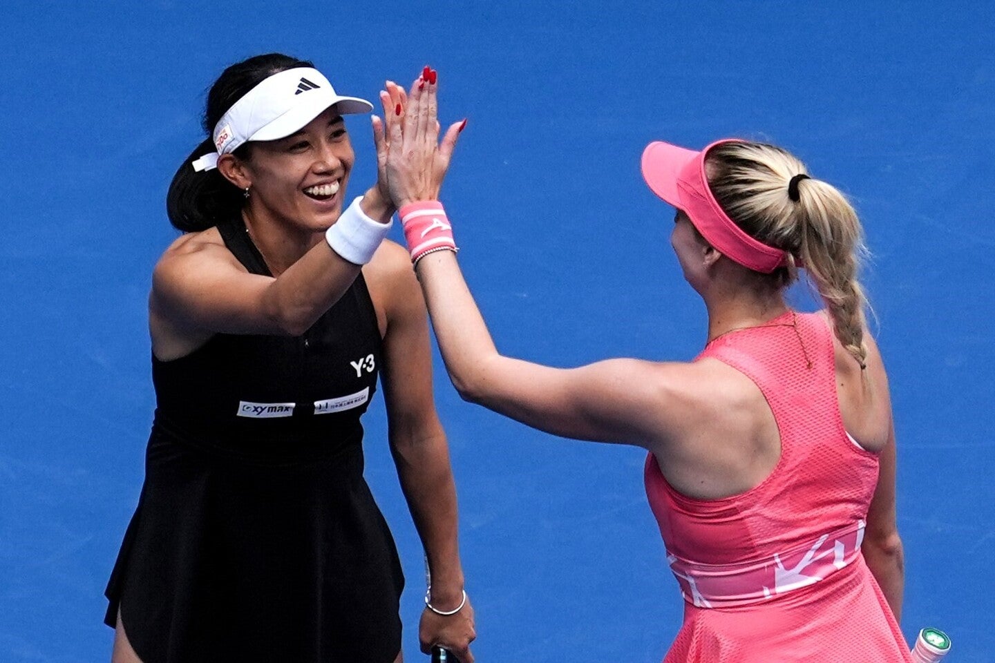 苦しい時期を乗り越え準優勝に輝いた加藤（左）が喜びを綴った。（C）Getty Images