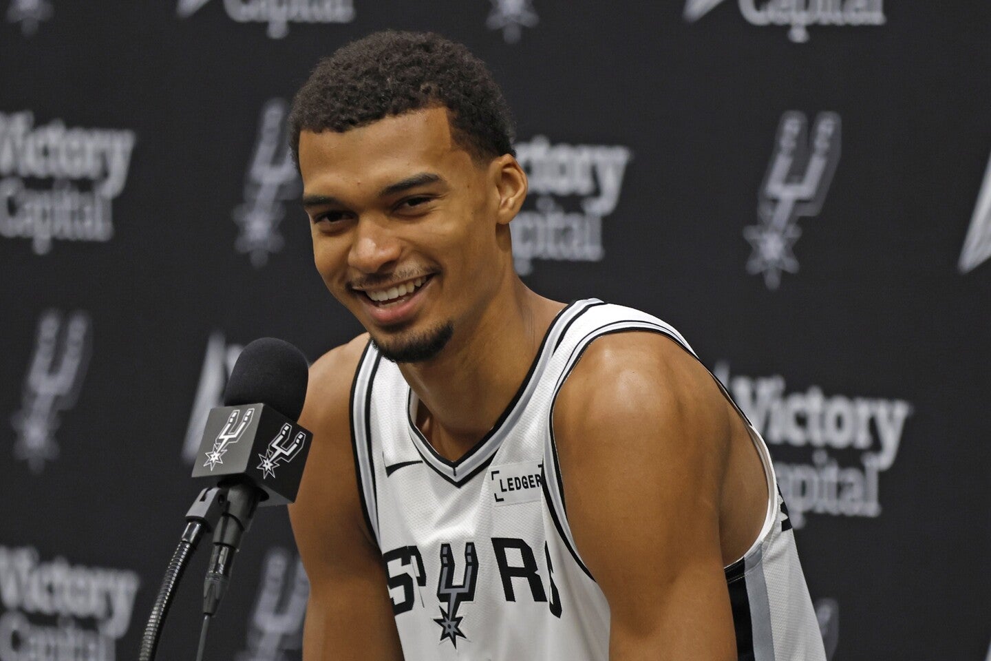 ウェンバンヤマが発起人となったNBA初の“ウルトラス集団”がついに始動した。(C)Getty Images