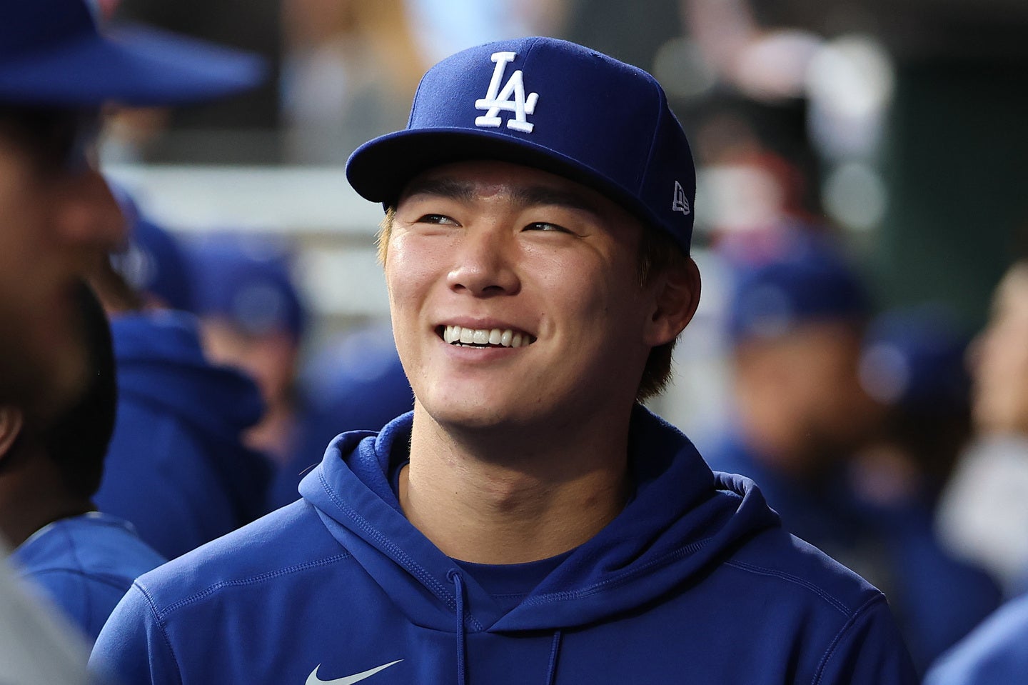 山本由伸が球場入りする姿に注目が集まった。(C)Getty Images