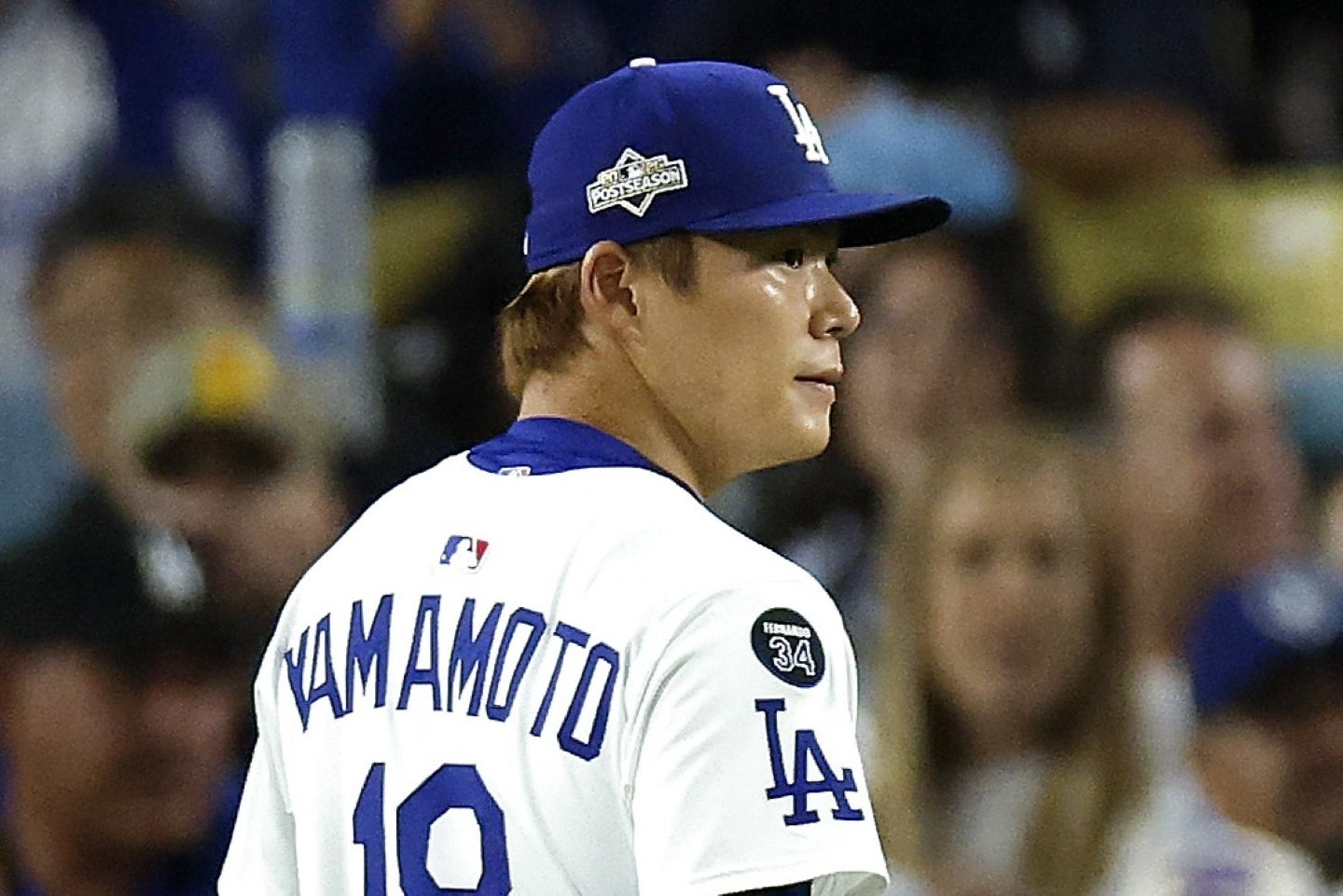 ５回途中３失点でマウンドを降りた山本。(C)Getty Images