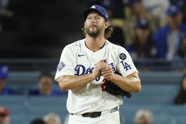 今季のポストシーズン初登板で打ち込まれたカーショウ。(C)Getty Images