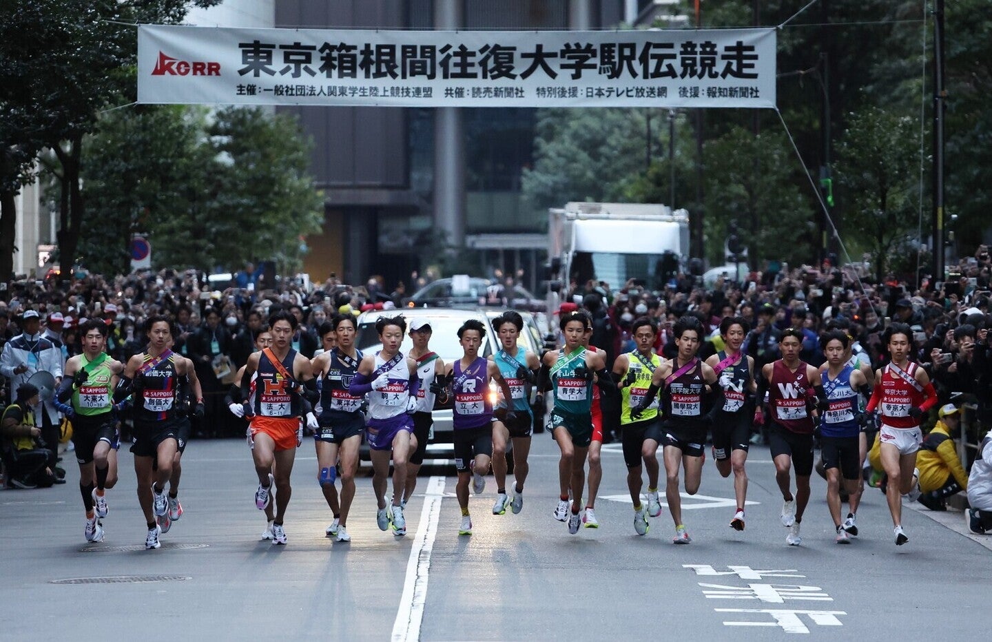 大学駅伝界の古豪が世界的人気キャラクターとのスポンサー契約を発表した。写真：滝川敏之