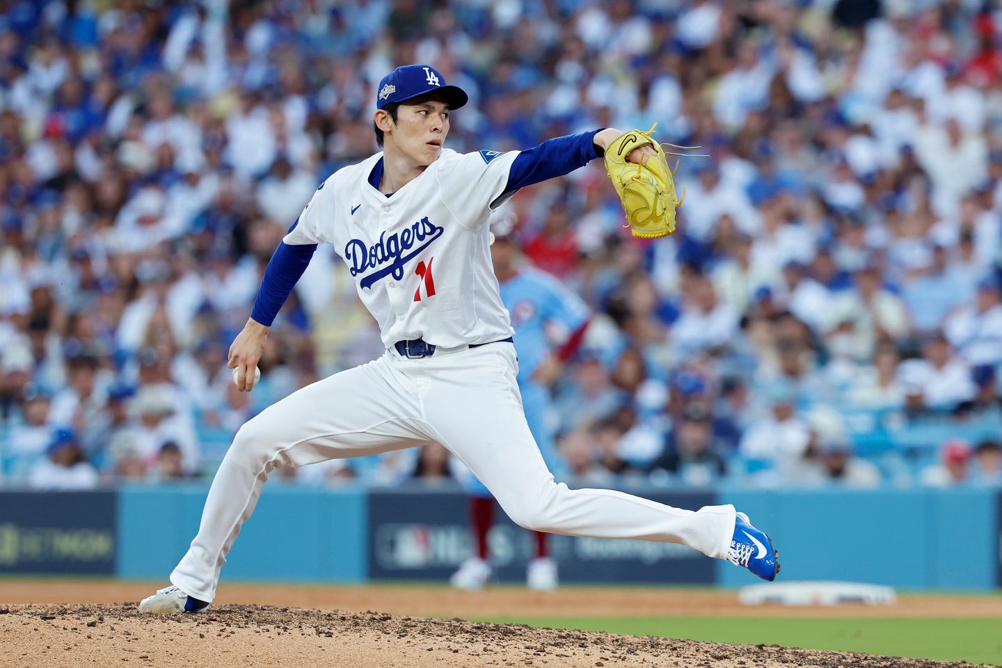 ８回から登板した佐々木は３イニングを完璧に抑えた。(C)Getty Images