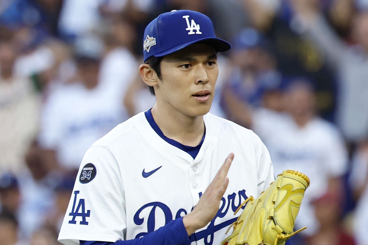３回を無失点に抑えた佐々木にスタンディングオベーションが贈られた。(C) Getty Images