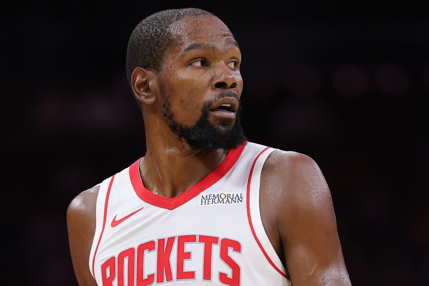 プレシーズンでチーム最多20得点の新天地デビューを飾ったデュラント。37歳で迎える今季も健在だ。(C)Getty Images