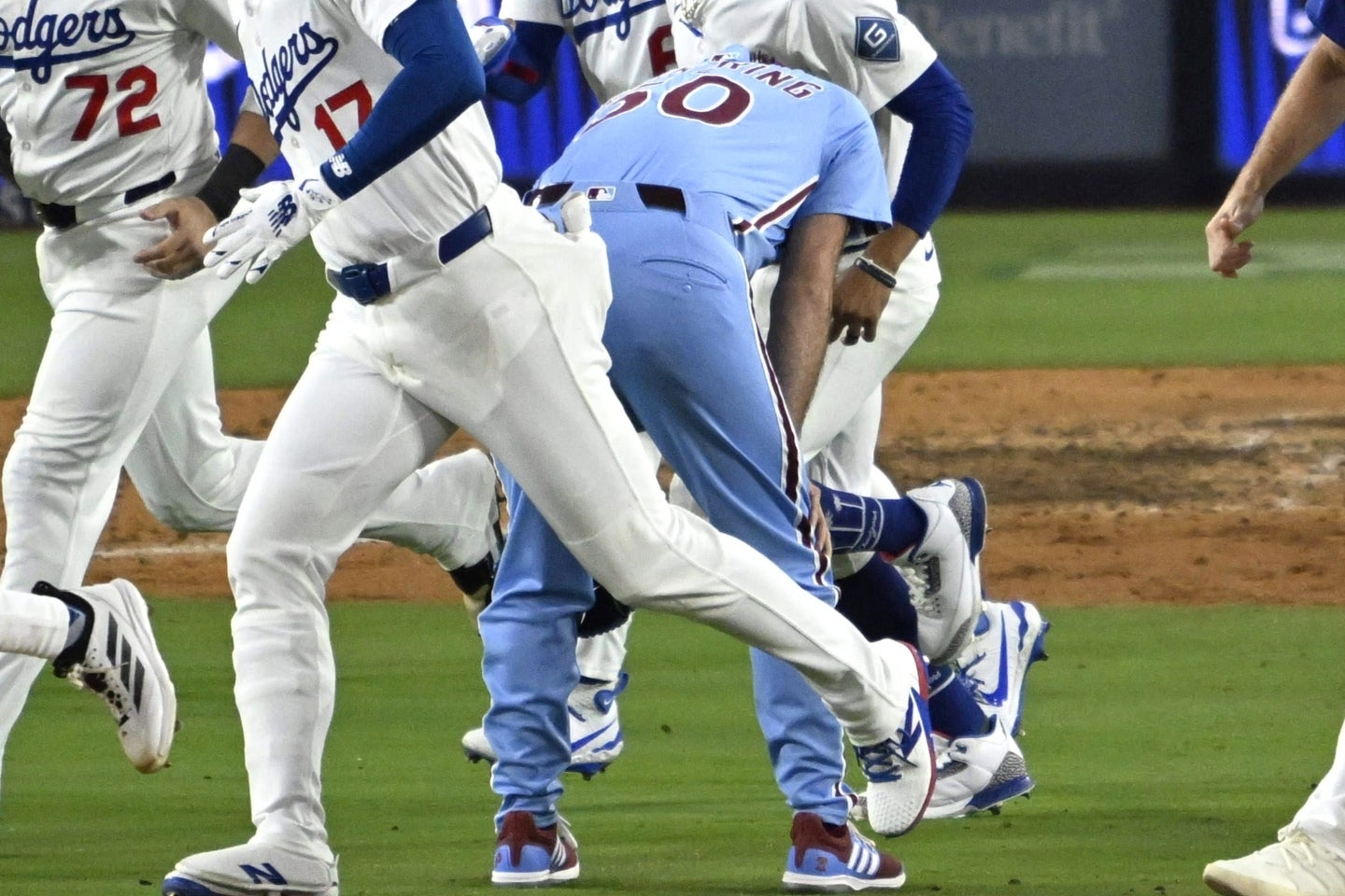 試合終了直後、うなだれるカーケリング。フィリーズはドジャースに１勝３敗で敗れ、地区シリーズで姿を消した。(C)Getty Images