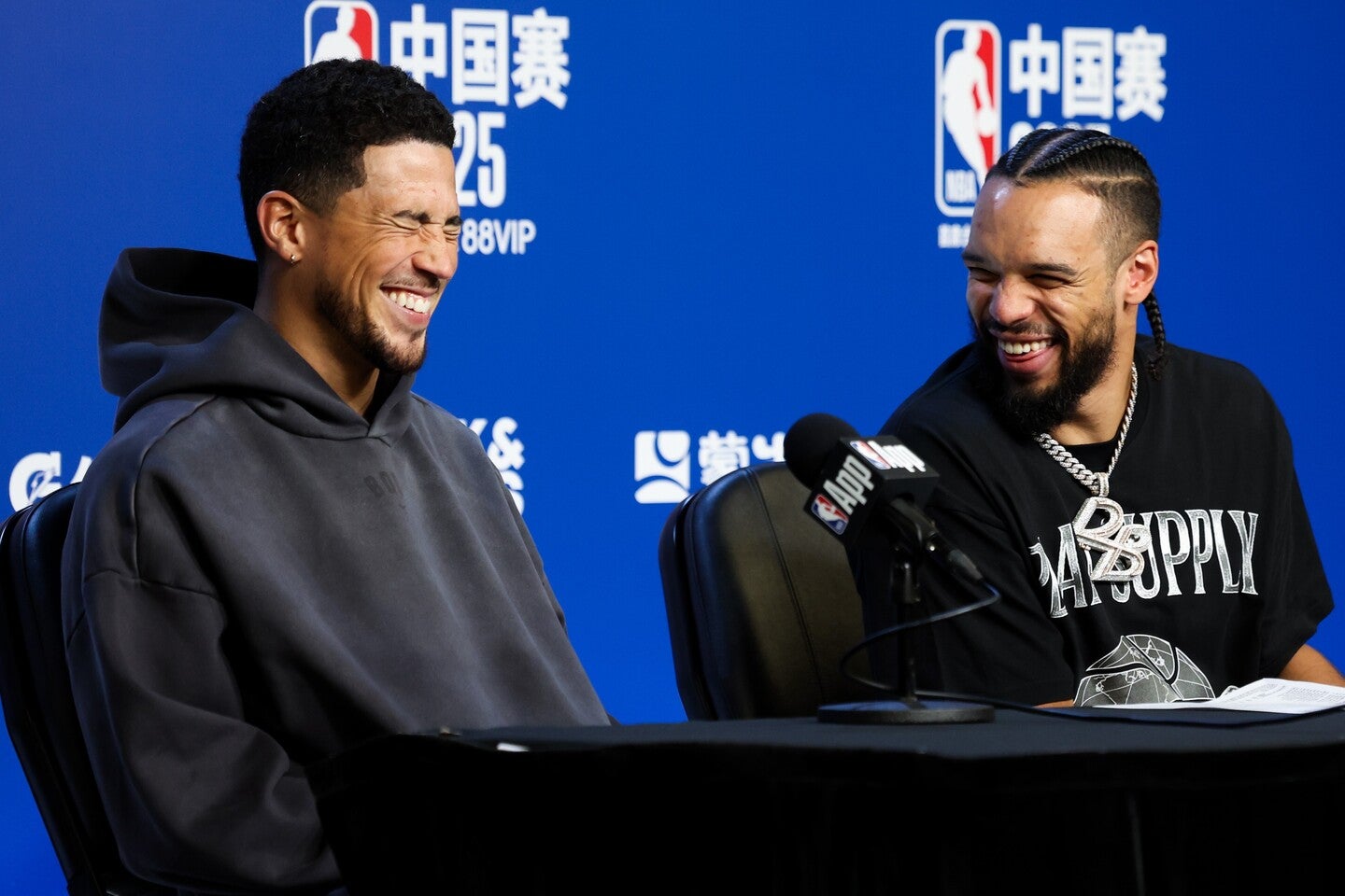 ブルックス（右）がブッカー（左）との関係性について語った。(C)Getty images