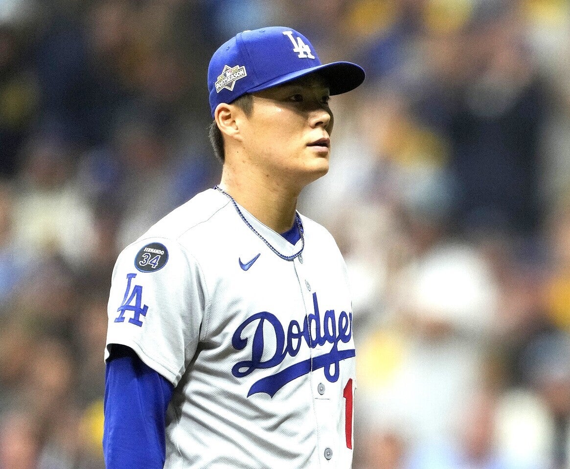 先発した山本。初回初球を打たれ呆然とした表情を浮かべた。(C) Getty Images