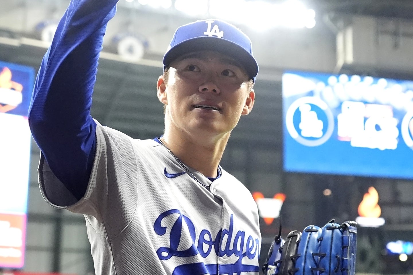 111球、被安打３、１失点とほぼ完璧な内容で完投した山本。(C)Getty Images