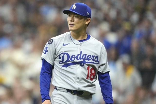 山本はNLCS第２戦で９回を１失点の力投で勝利投手になった。(C)Getty Images