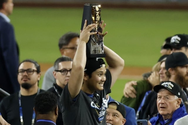 投打にわたる大活躍でNLCSのMVPに選出された大谷。(C)Getty Images