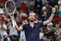 アルマトイOP決勝でムテとの２時間29分に及ぶ熱戦を制したメドベージェフ。ツアー優勝は2023年のイタリア国際以来となった。（C）Getty Images