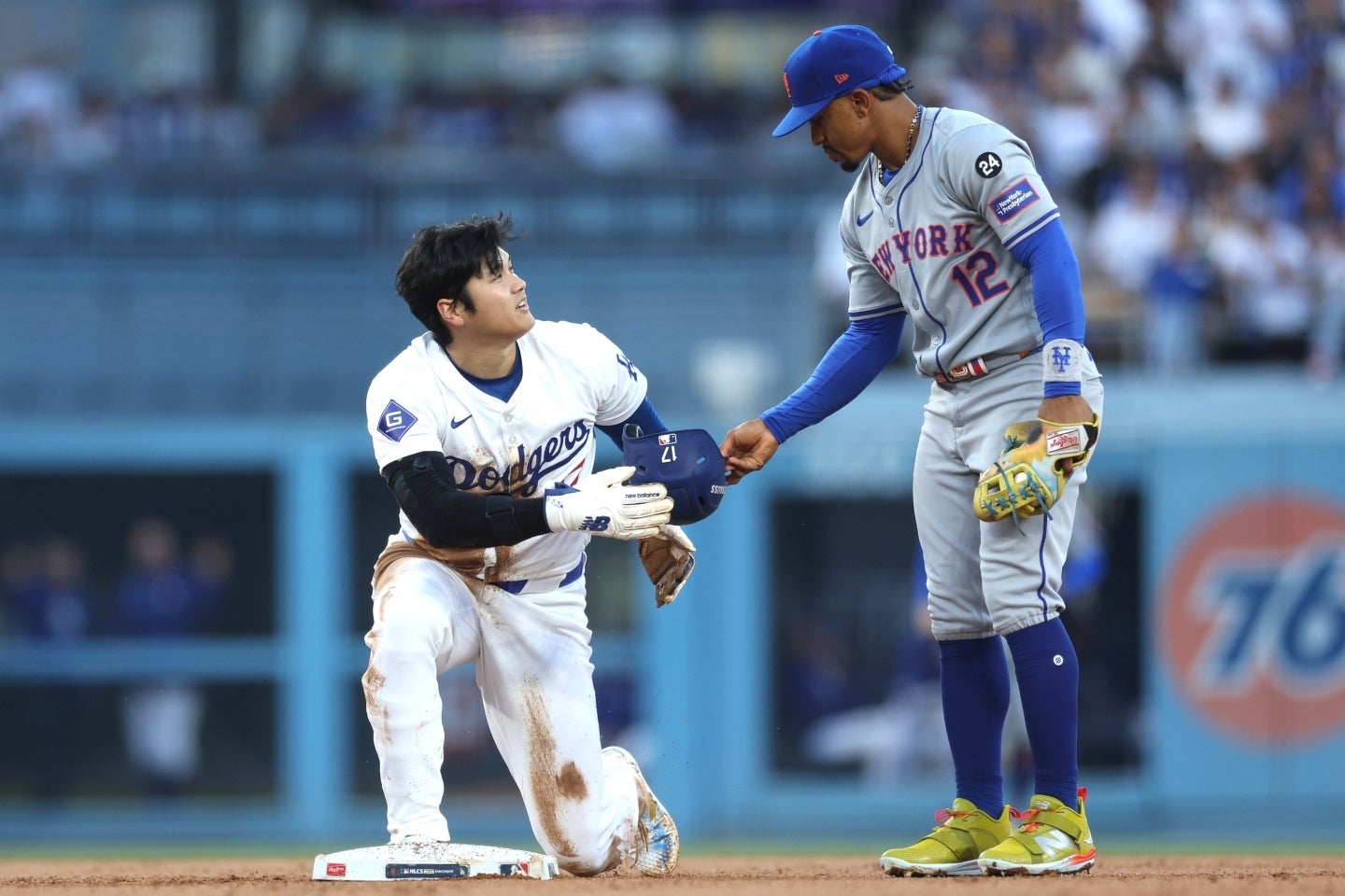 10奪三振、３本塁打と歴史的活躍の大谷について、メッツのリンドーア（右）が心境を綴った。(C)Getty Images