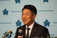 三浦監督の後を受けてDeNAを率いる相川新監督。写真：萩原孝弘