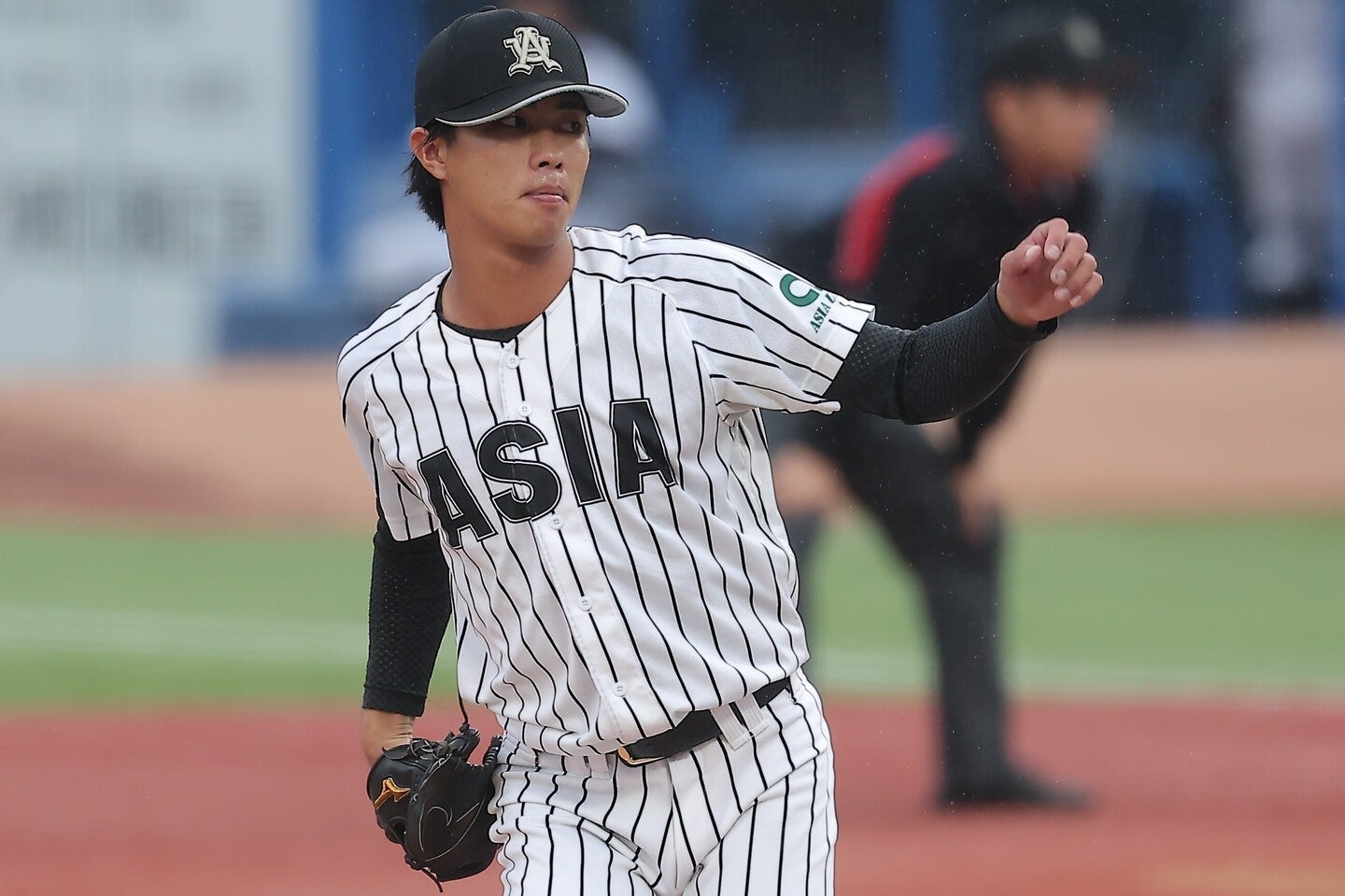 体格は小柄ながら最速154キロのストレートが自慢の山城。課題の制球難さえ解消できれば大きく飛躍する可能性も十分だ。写真：THE DIGEST写真部