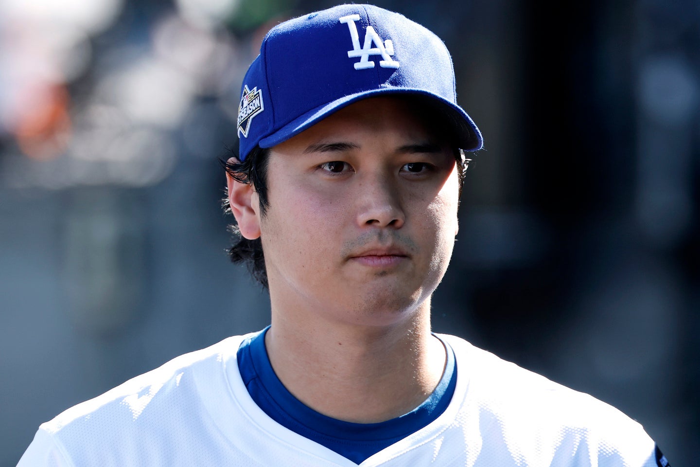 敵地トロントへ向かう大谷の最新姿に注目が集まった。(C)Getty Images