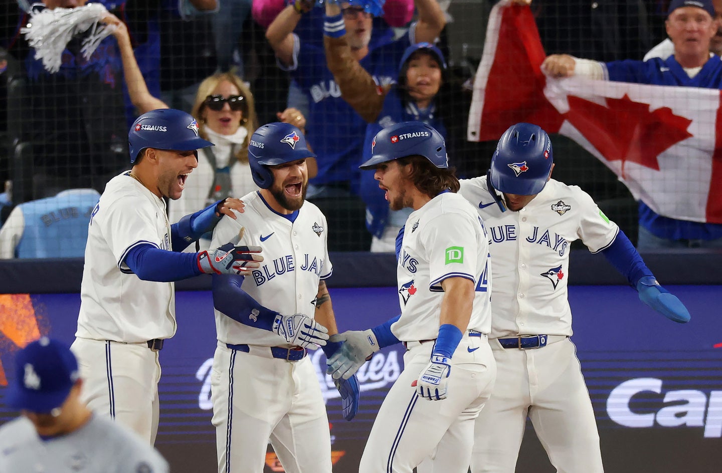 WS初戦はブルージェイズが大勝。球場は歓喜に包まれた。(C)Getty Images