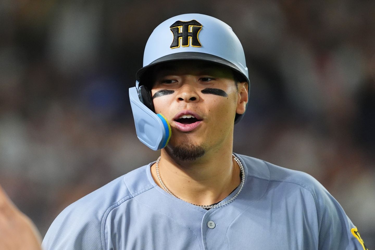 ６回に勝ち越しの適時二塁打を放った佐藤。(C) Getty Images