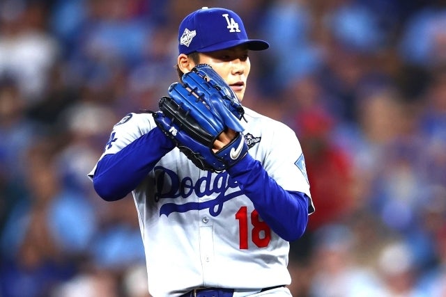 2試合連続完投を達成し、チームメイトからの信頼も厚い山本。(C)Getty Images