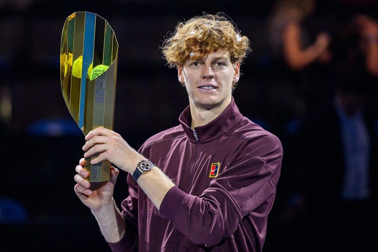 「エルステ・バンク・オープン」決勝でズベレフとの2時間28分の熱戦を制したシナー。室内ハードコートでの連勝記録を21に伸ばし、エドバーグ氏の記録に並んだ。(C)Getty Images