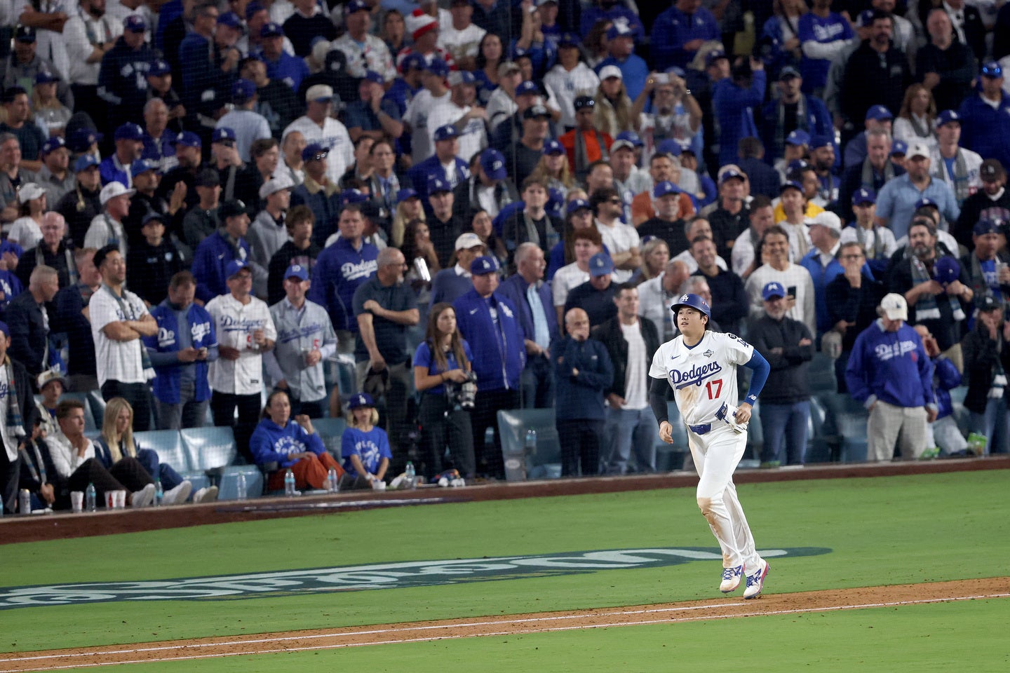 大谷は1試合8出塁のPS新記録を樹立。しかし4連続敬遠に球場からブーイングが飛んだ。(C)Getty Images