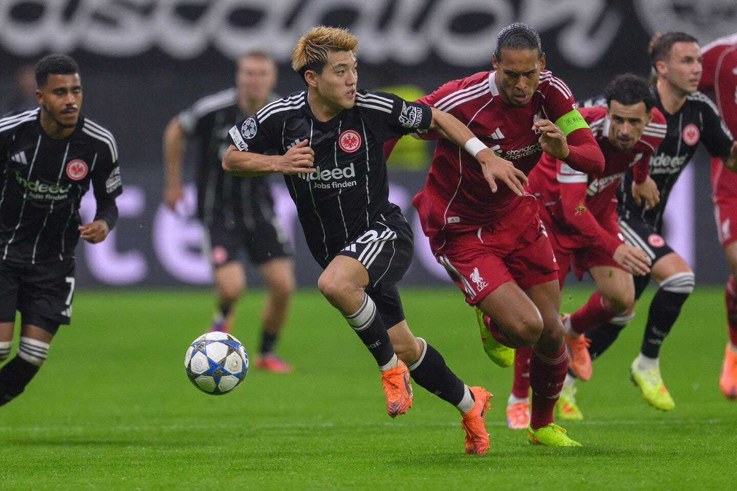 今季からフランクフルトでプレーする堂安。(C)Getty Images