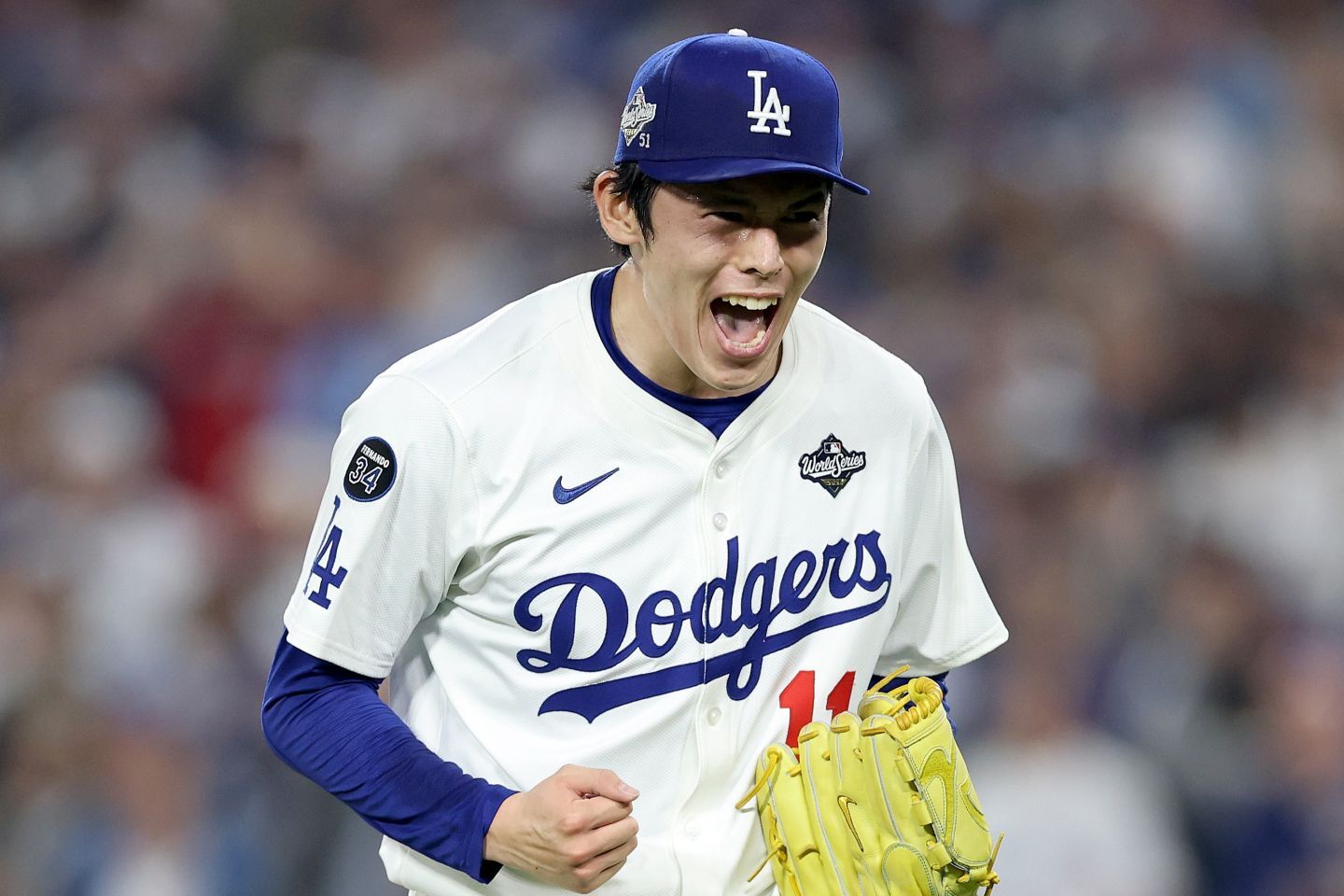 ワールドシリーズ第3戦で登板した佐々木がマウンド上で吠える。(C) Getty Images