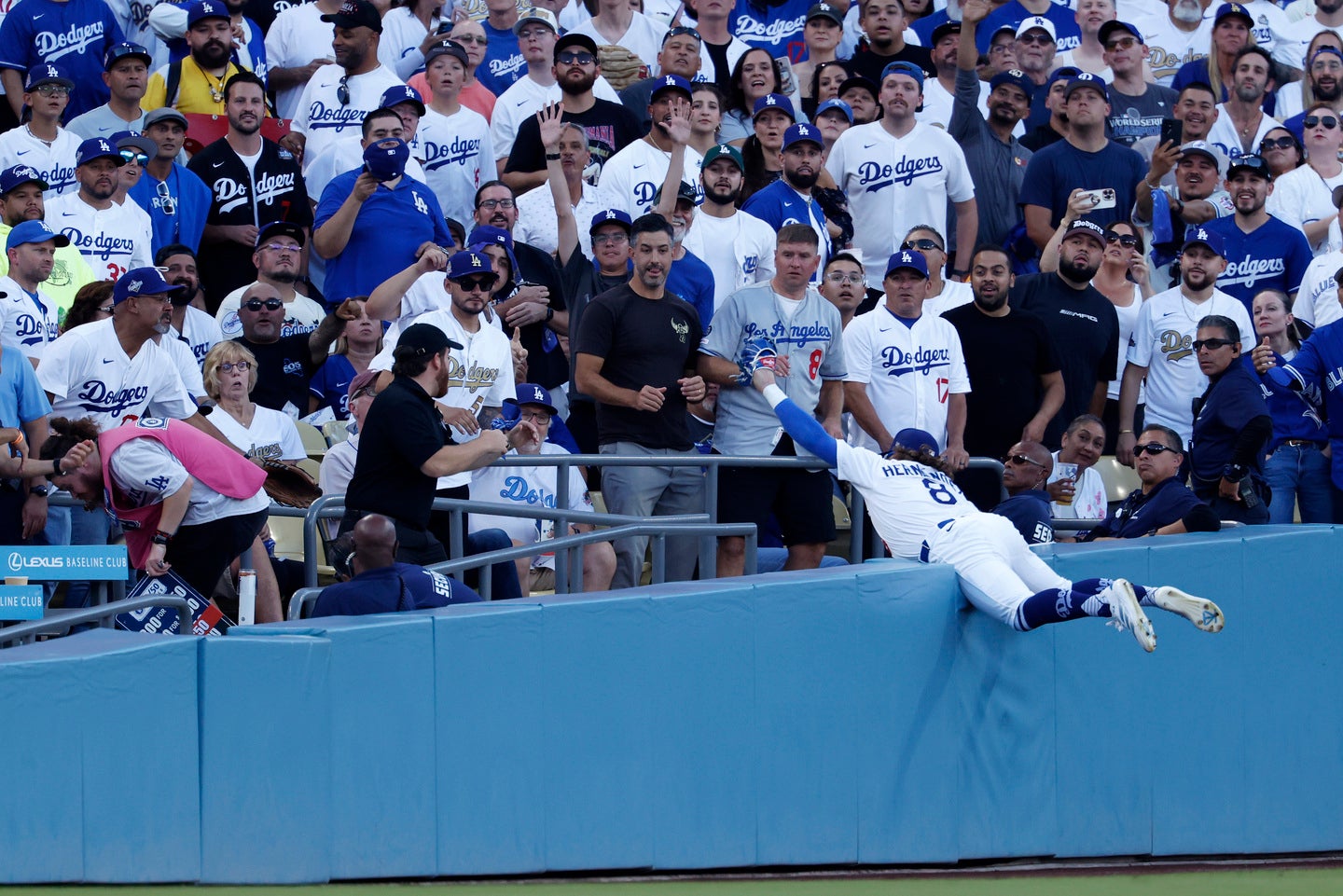好守を披露したド軍外野手ヘルナンデス。（C）Getty Images
