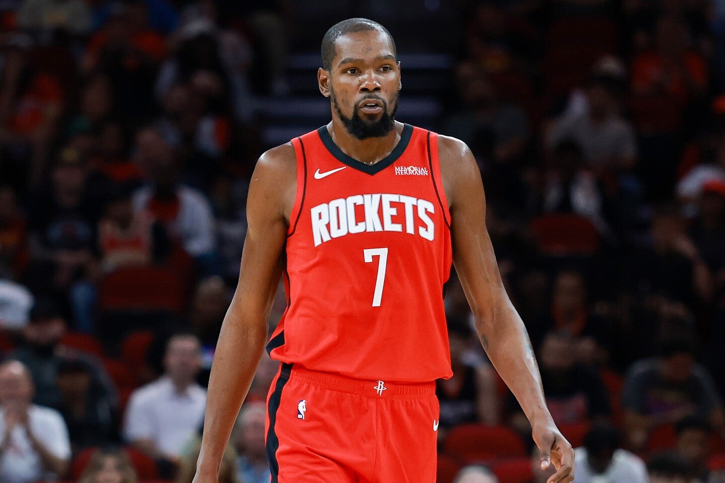 開幕前にロケッツと延長契約を結んだデュラントだが、チームに財政的な柔軟性を与えるため、3000万ドルの減俸を受け入れた。(C)Getty Images