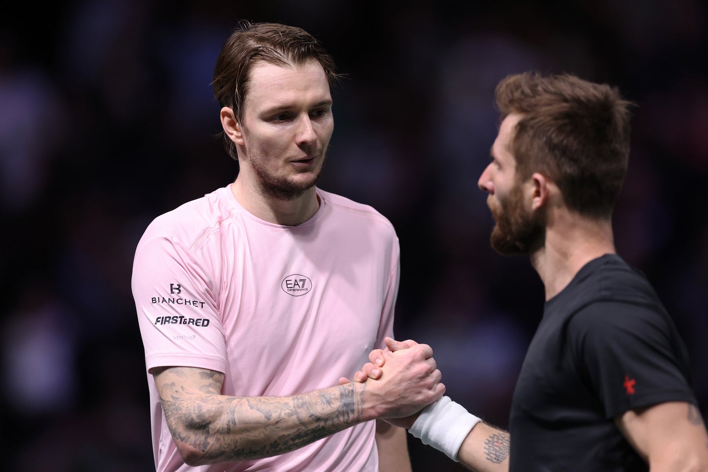 パリ・マスターズ２回戦でムテ（右）との因縁の対決を制したブブリク（左）。舌戦も再び展開された。(C)Getty Images