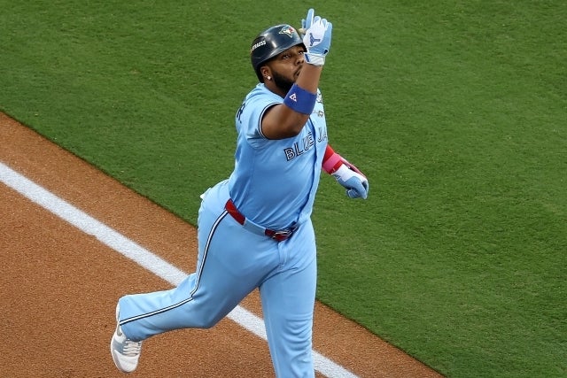 ワールドシリーズ第５戦の初回に２ラン本塁打を放ったゲレーロJr.。(C)Getty Images