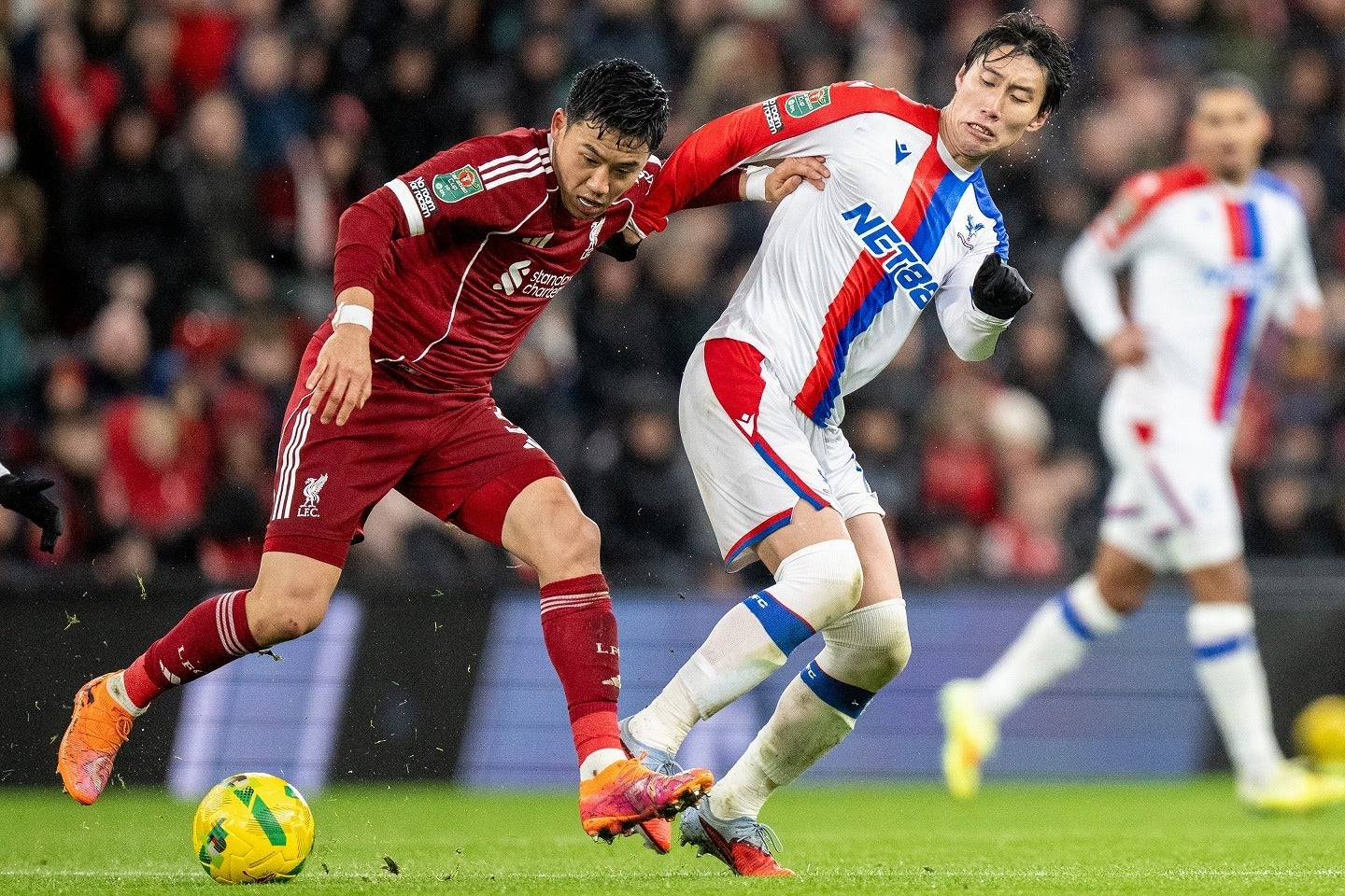 ともにフル出場を果たした鎌田と遠藤。前者に軍配があがった。(C)Getty Images