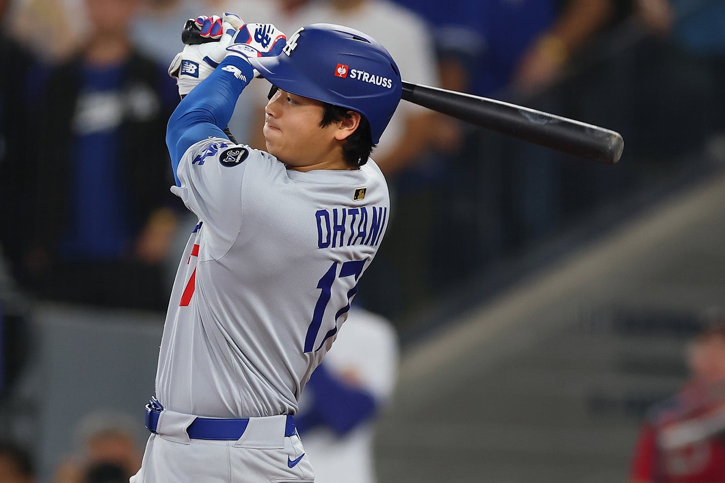 WS第７戦の第３打席でヒットを放った大谷。(C) Getty Images