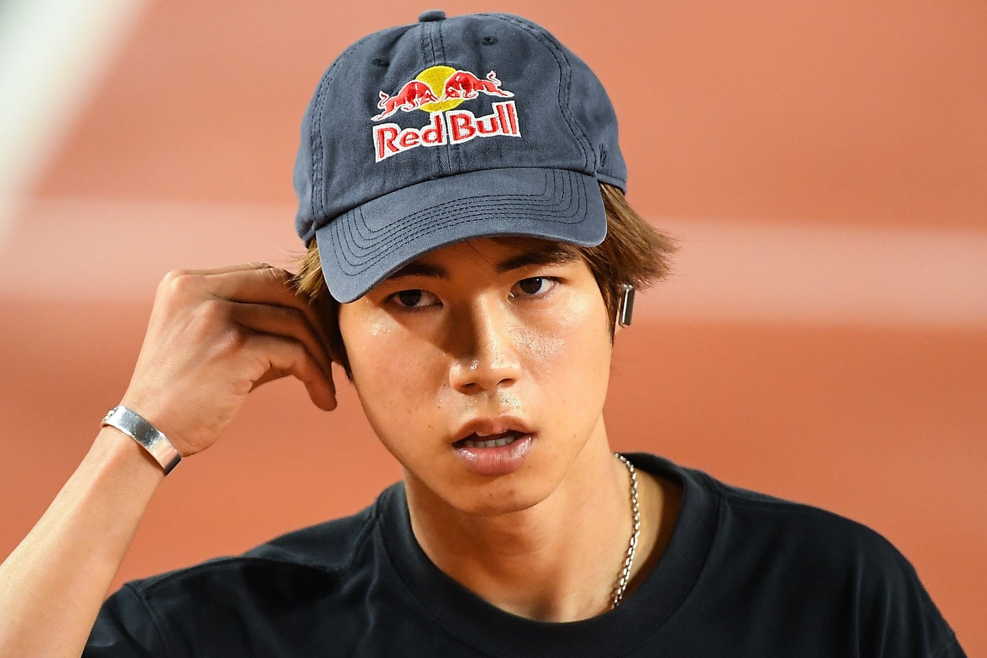 スケートボード男子ストリートで五輪２連覇の堀米。同世代のアスリートの偉業を称えた。(C) Getty Images