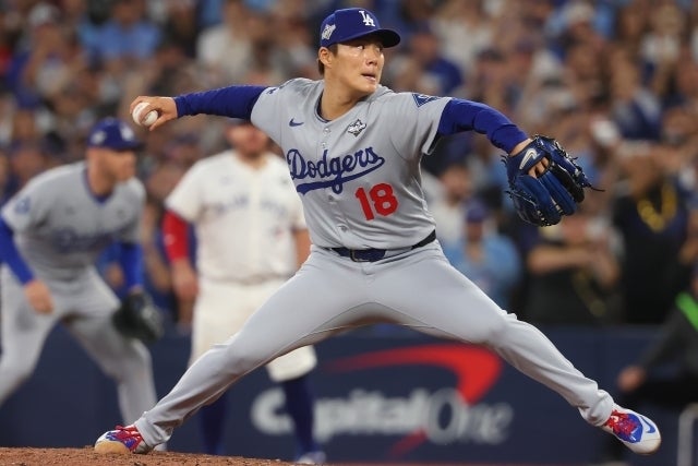 WS第６戦から“中０日”登板で勝ち投手になった山本。(C)Getty Images