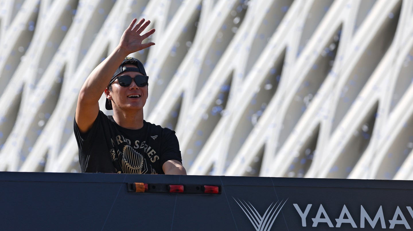 WS連覇に貢献した山本。球場でのセレモニーでは先頭で登場した。(C)Getty Images