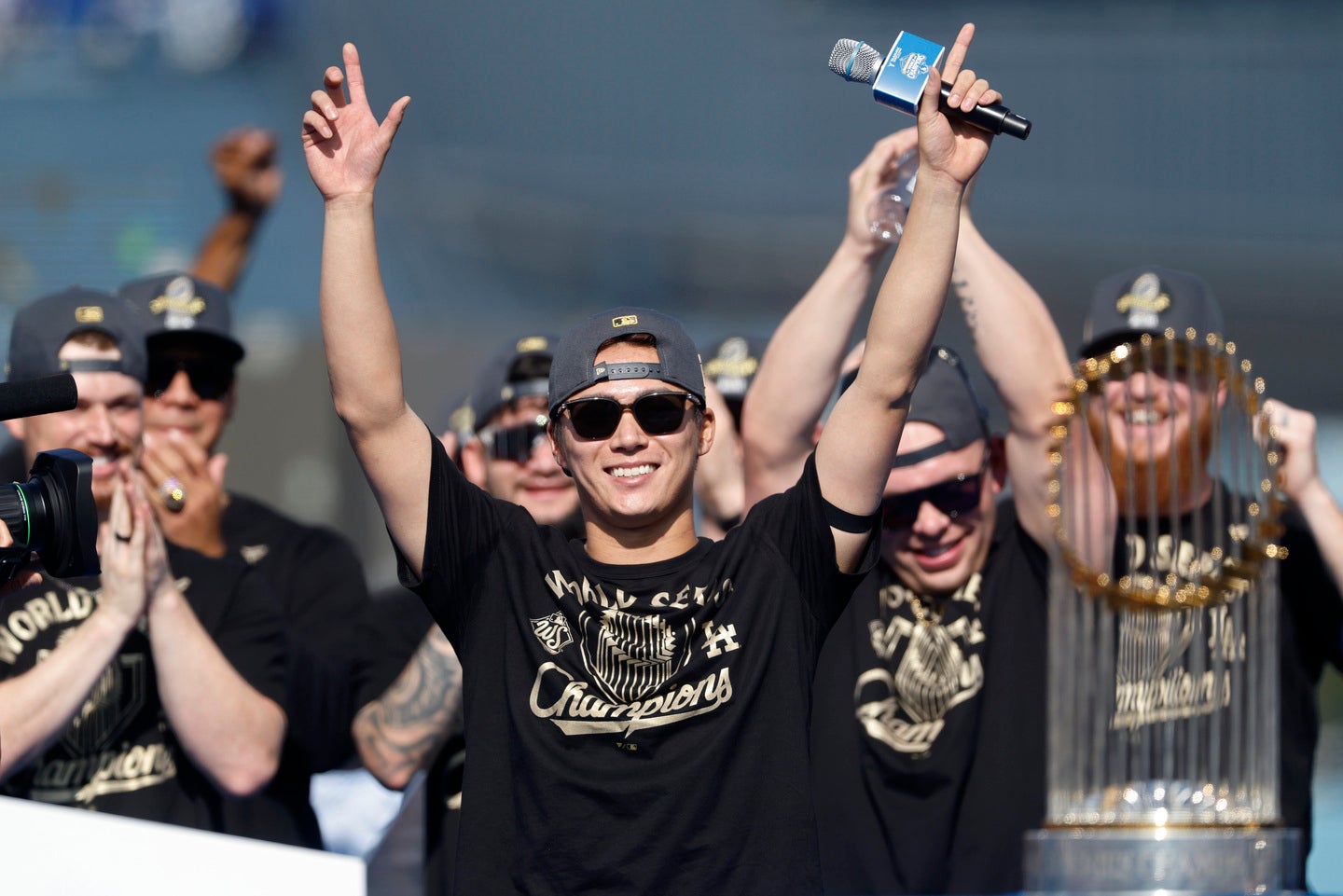 ワールシリーズMVPの山本。英語でスピーチした。(C) Getty Images