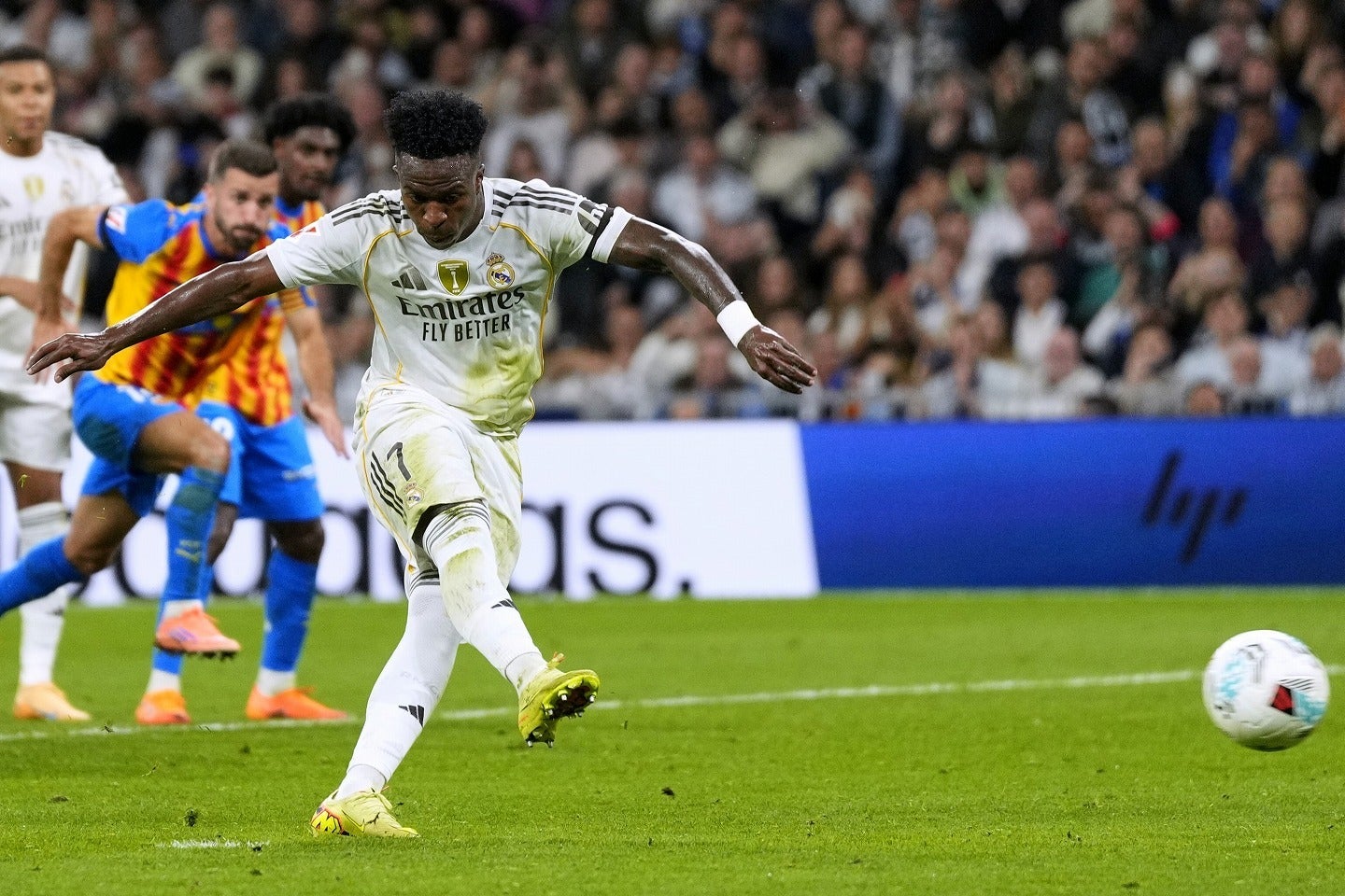 またしてもPKを失敗したヴィニシウス。(C)Getty Images